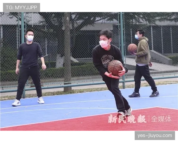 菲利克斯训练场上大汗淋漓，走出门就像换了个人，谁能想到这小子生活竟然这么佛系？